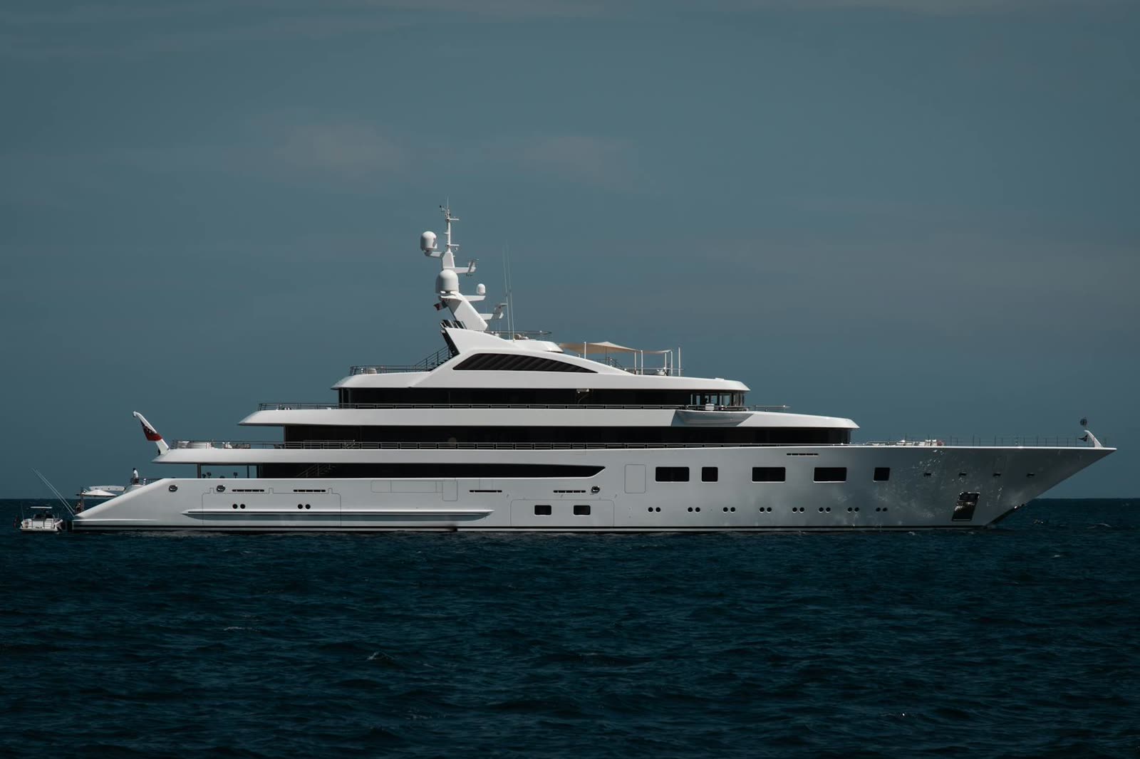 Sleek Cruiser 76
